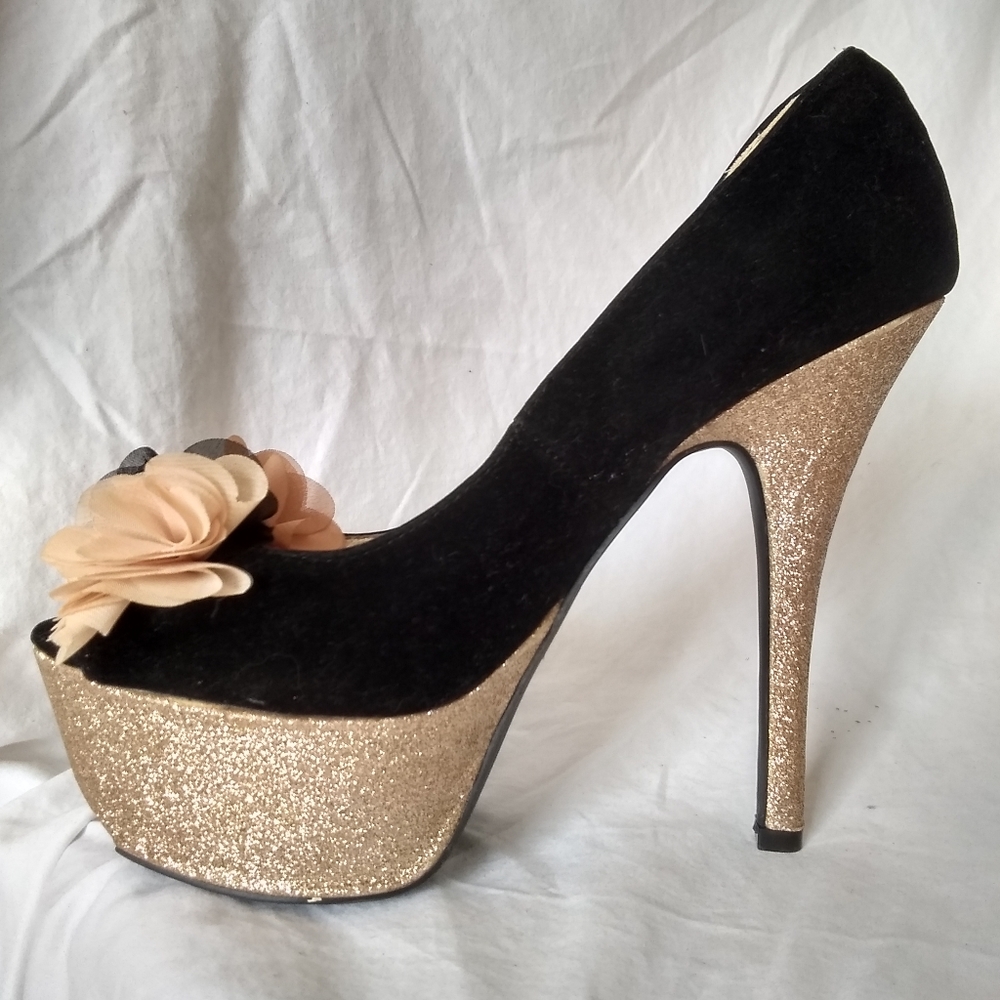 Dazzling gold Tinkerbell stilettos - Picture 10 of 13
